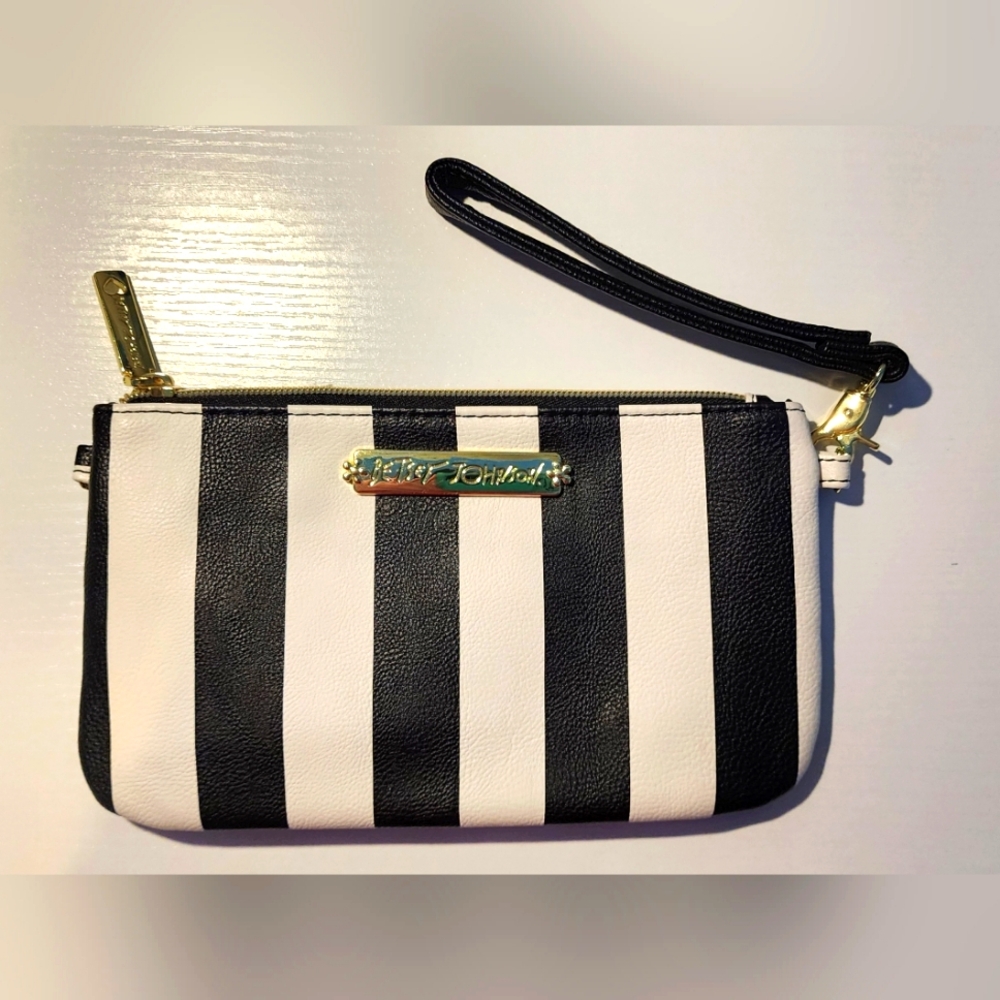 Betsey Johnson black & white striped/polka dot wristlet ANDROID CHARGER BUILT-IN